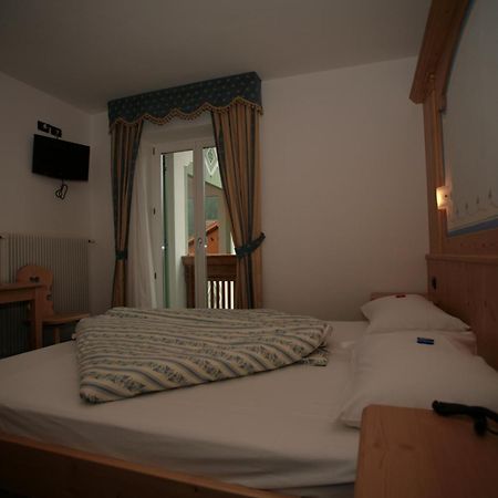 Garni Eden Hotel Canazei Kamer foto