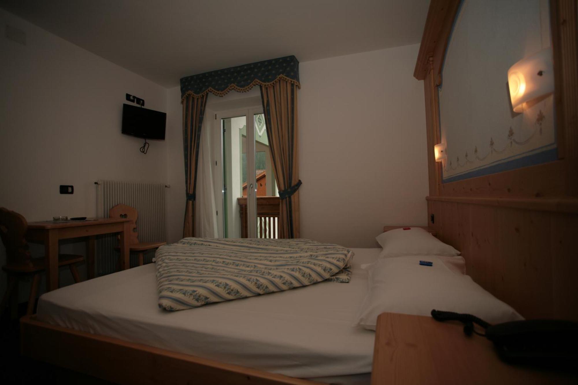 Garni Eden Hotel Canazei Kamer foto