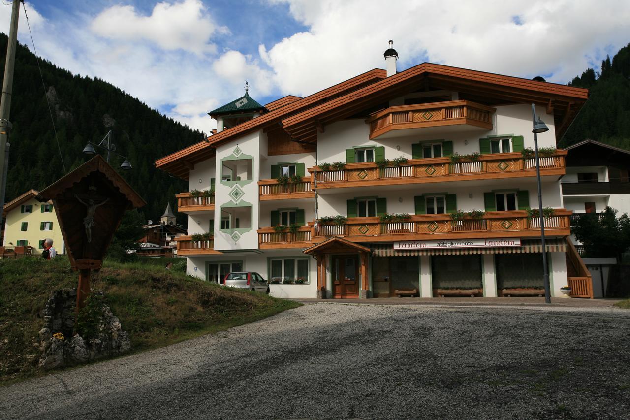 Garni Eden Hotel Canazei Buitenkant foto