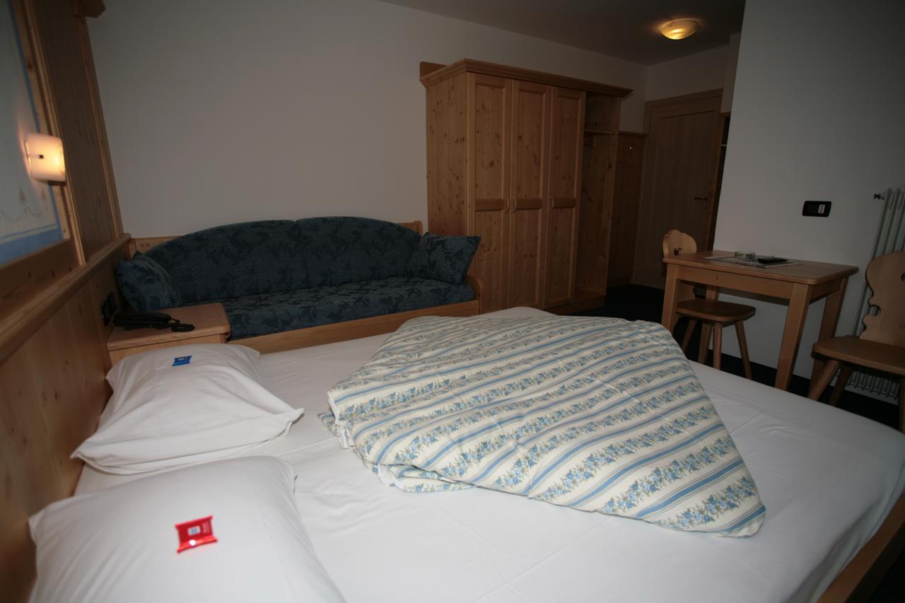 Garni Eden Hotel Canazei Buitenkant foto